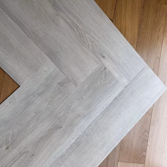 Maßgeschneiderte, wasserfeste, selbstklebende PVC-Vinyl-Holzbodenaufkleber für das Badezimmer